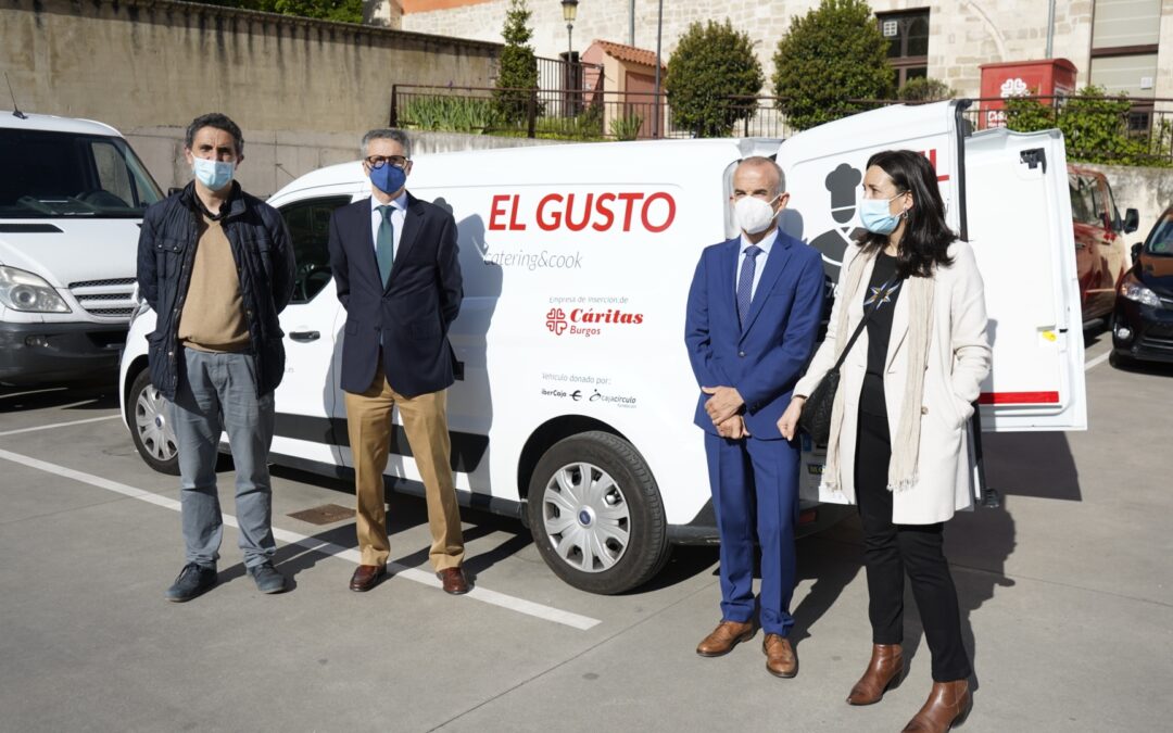 Las fundaciones Cajacírculo e Ibercaja entregan un vehículo para el catering El Gusto