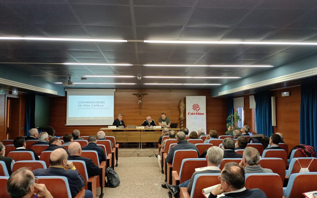 Cáritas Diocesana de Burgos presenta la iniciativa “Conversaciones de mesa camilla” en el encuentro de delegados episcopales