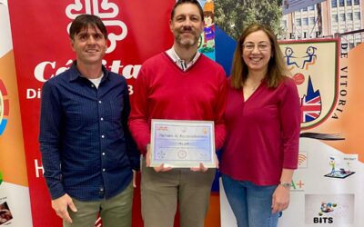 El CEIP Francisco de Vitoria entrega a Cáritas Burgos la recaudación de su mercadillo solidario